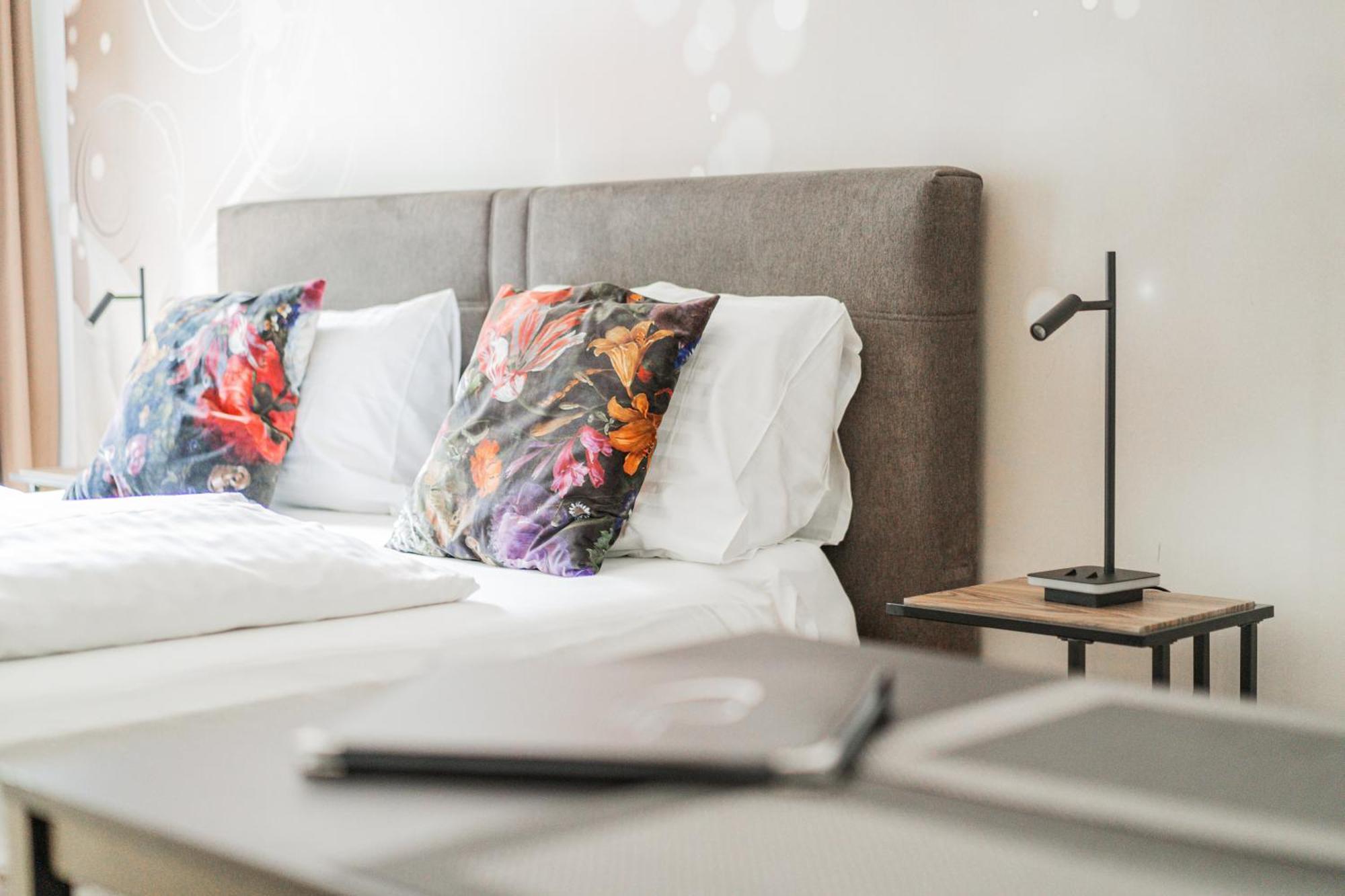 Stylish Nest For 4